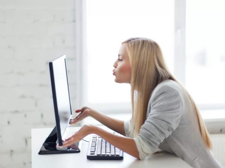 como conocer gente por internet